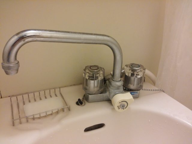 洗面台のシャワー水栓の写真