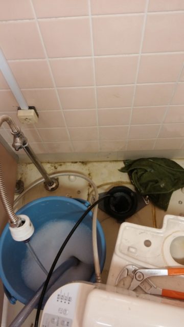 トイレ高圧洗浄の写真