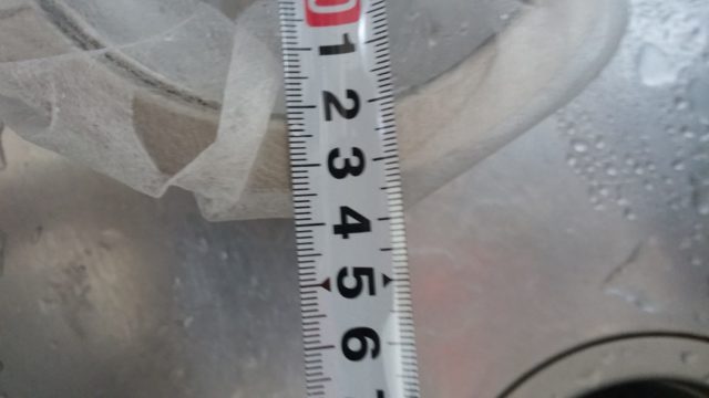 排水栓寸法採寸の写真