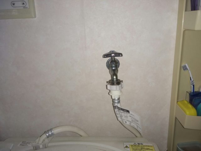 洗濯蛇口水漏れ修理の写真