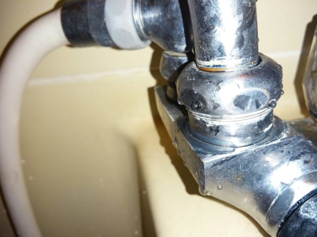 浴室水漏れ修理の写真
