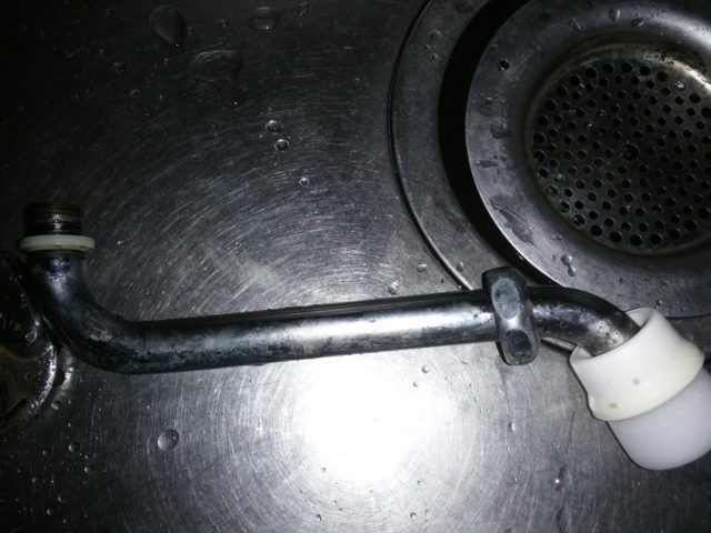 キッチン蛇口パイプ水漏れ