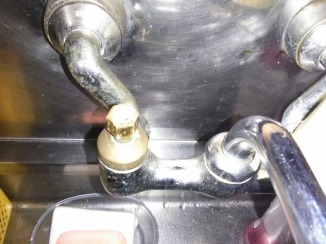 キッチン蛇口水漏れ修理の写真