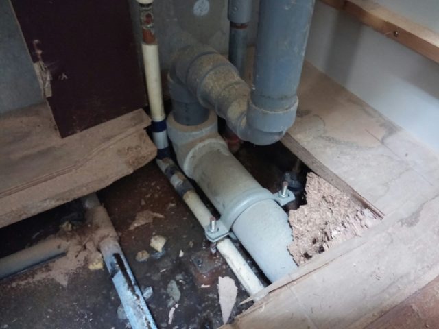 給水管水漏れ修理