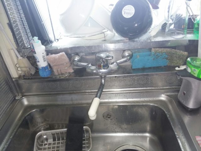 キッチン蛇口水漏れ修理の写真