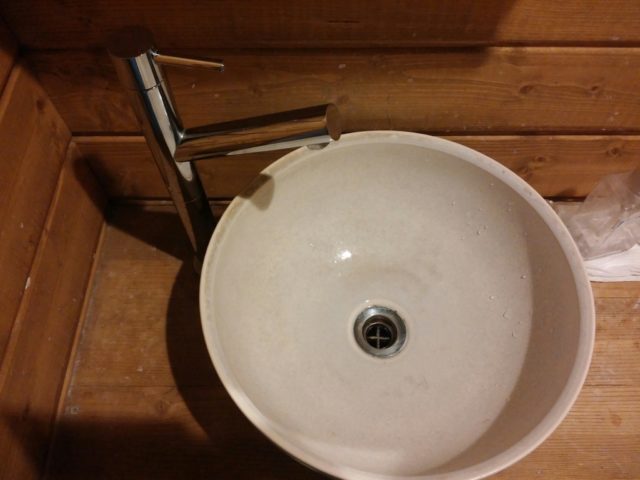トイレ手洗い水漏れ修理