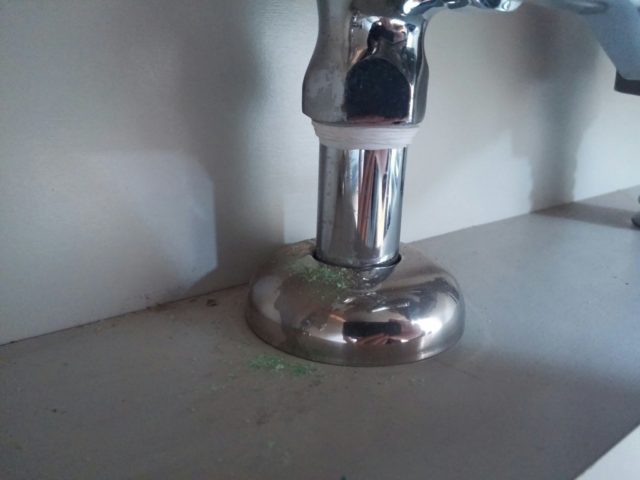 キッチン水漏れ修理