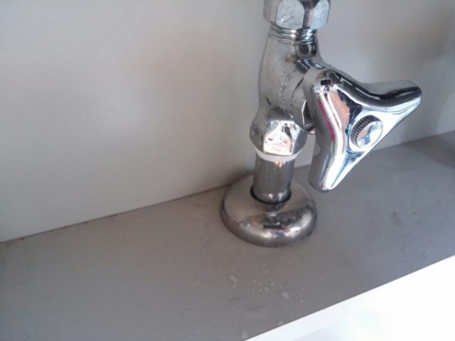キッチン止水栓水漏れ修理