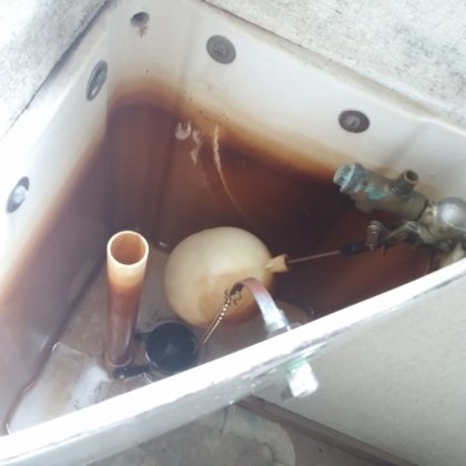 トイレタンク水漏れ修理の写真