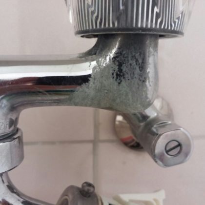 洗濯蛇口水漏れ修理の写真