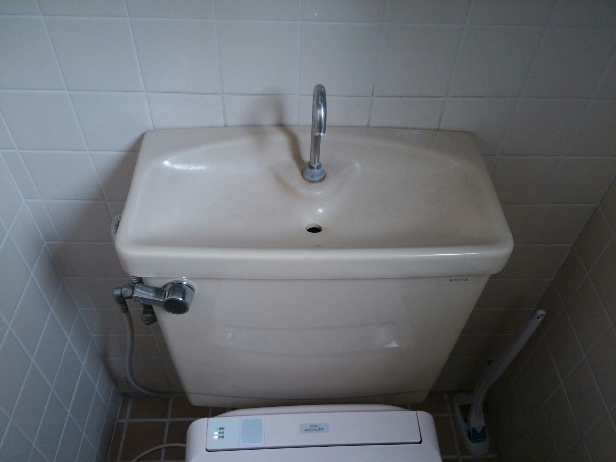 柏市のトイレ水漏れ修理費用が安い！便器に水漏れタンクに漏水修理料金安い！ 教えて！ミズモ水道