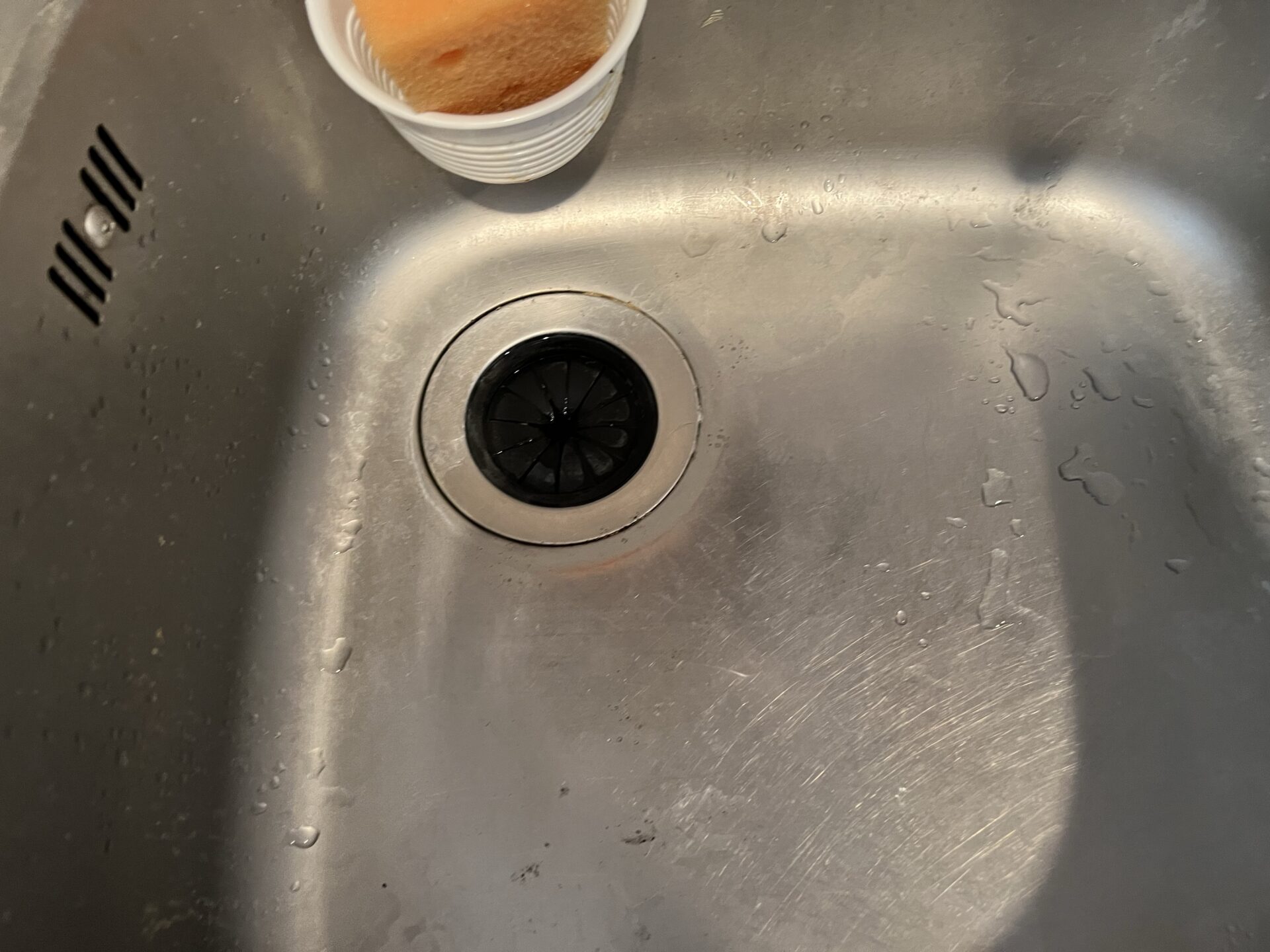 草加市稲荷町キッチン排水栓修理