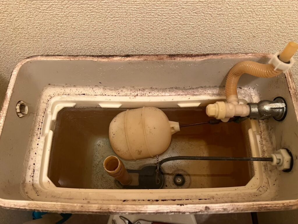 トイレ水漏れ修理​東京都北区赤羽西・浮間