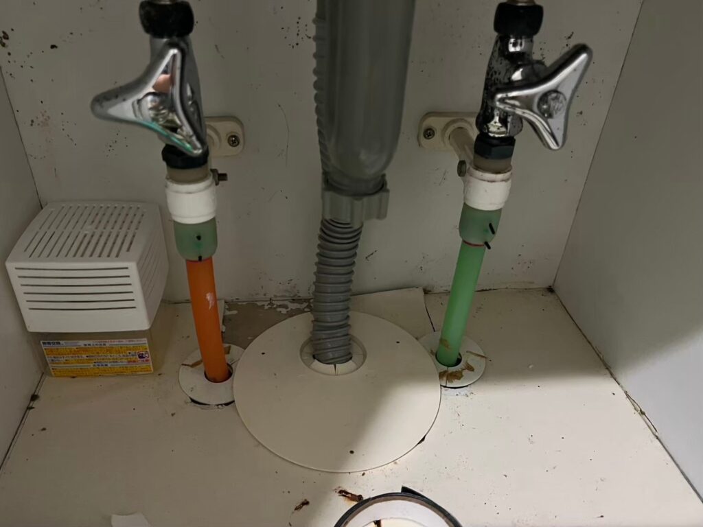 水漏れ修理​足立区青井・扇