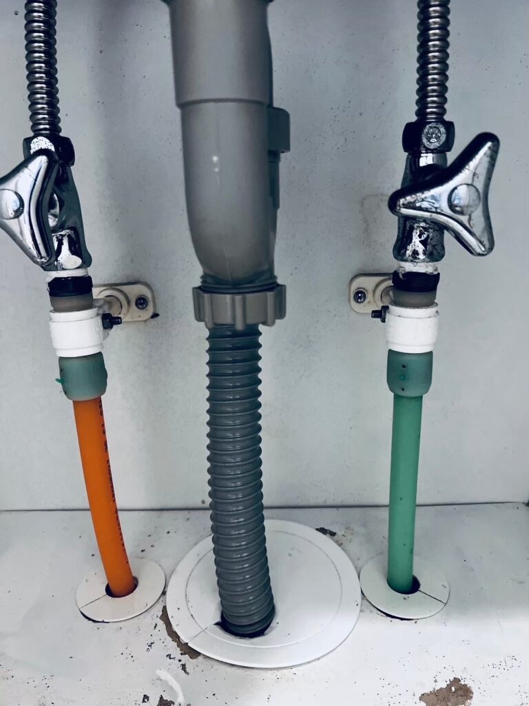 台東区東上野、松が谷水道屋