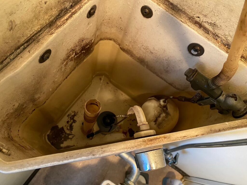 トイレ水漏れ修理​練馬区氷川台、富士見台