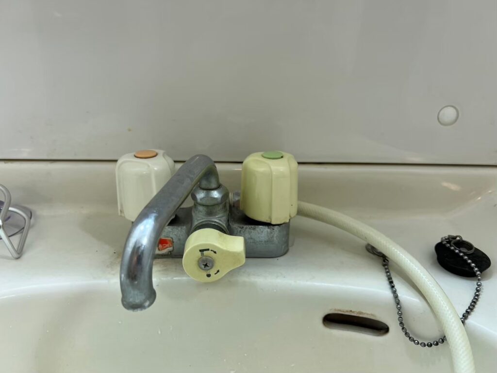 水道屋足立区中央本町、椿