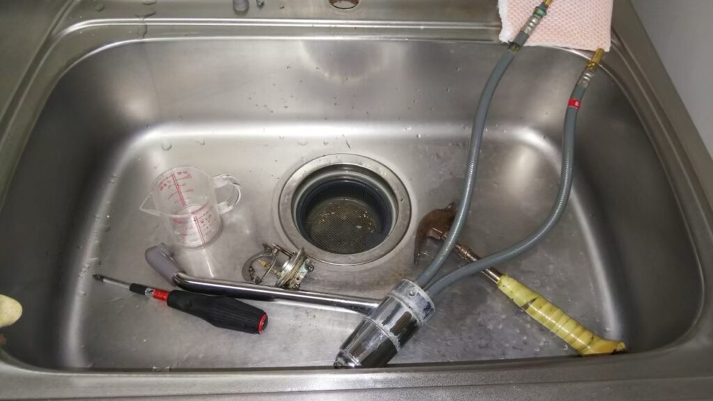 キッチン水漏れ修理の施工例（ミズモ水道）