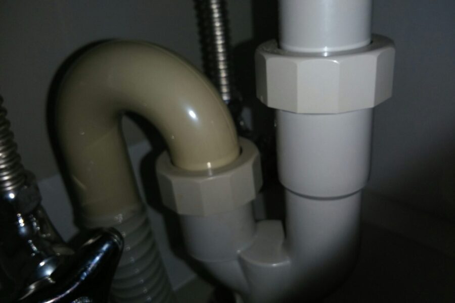 洗面所水漏れ修理の施工例（ミズモ水道）