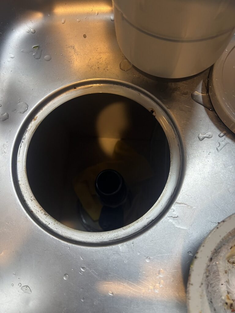 キッチン水漏れ修理の施工例(ミズモ水道)