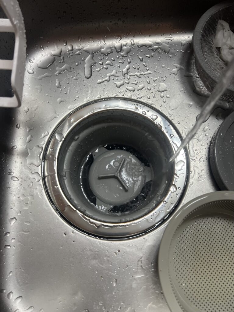 キッチン水漏れ修理の施工例(ミズモ水道)